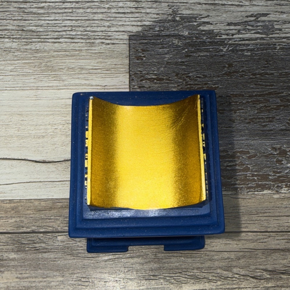 Drew Estate Undercrown 10 Anniversary Blue Gold Podium Cigar Rest Stand Pin - Picture 5 of 6